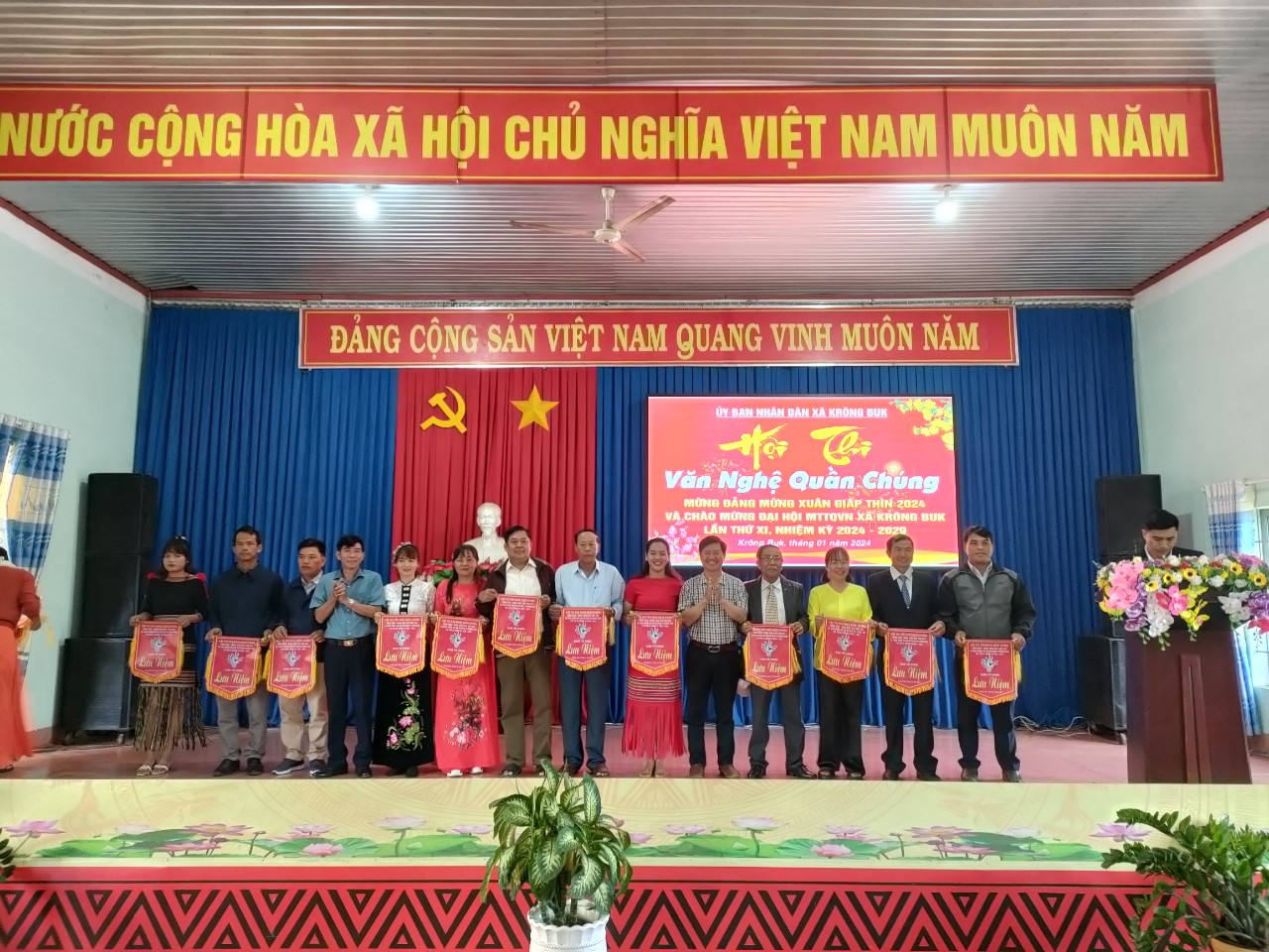 Xã Krông Buk: Tổ chức hội thi văn nghệ “ Mừng Đảng mừng xuân” Giáp thìn năm 2024.